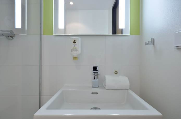 Imagen de la habitación del Hotel B&B Ingolstadt. Foto 7