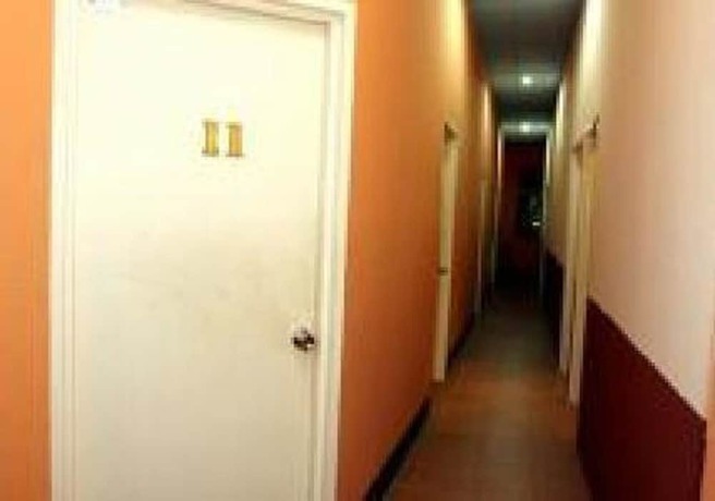 Imagen de los interiores del Hotel B&B Inn. Foto 20