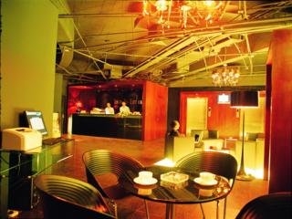 Imagen del bar/restaurante del Hotel B&B Inn Olympic Village. Foto 2