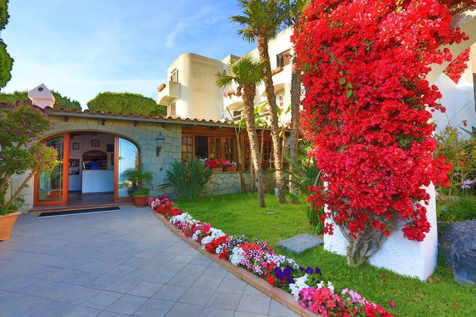 Imagen de los exteriores del Hotel B&B Ischia San Nicola. Foto 12