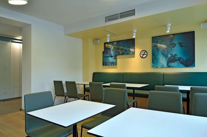 Imagen del bar/restaurante del Hotel B&B Jena. Foto 3