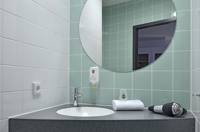 Imagen de la habitación del Hotel B&B Jena. Foto 14