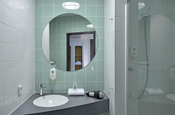 Imagen de la habitación del Hotel B&B Jena. Foto 15