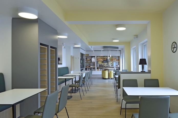 Imagen del bar/restaurante del Hotel B&B Jena. Foto 5