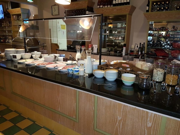 Imagen del bar/restaurante del Hotel B&B Kassel-Industriepark. Foto 2
