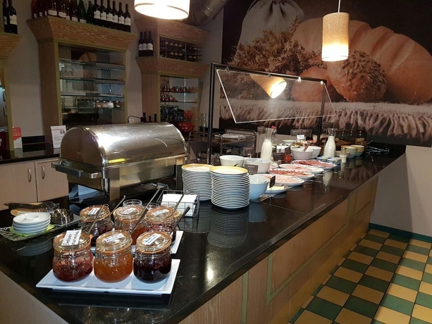 Imagen del bar/restaurante del Hotel B&B Kassel-Industriepark. Foto 3