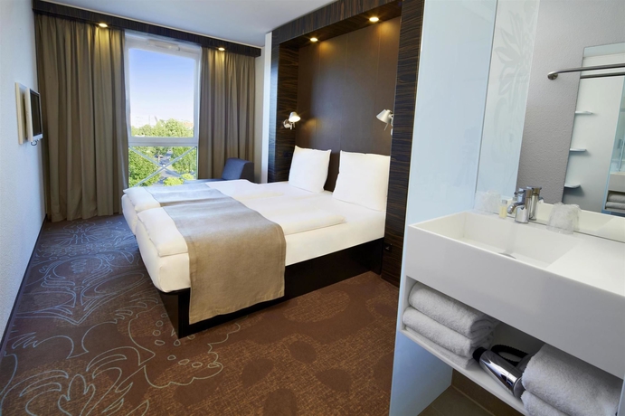 Imagen de la habitación del Hotel B&B Koeln-West. Foto 12