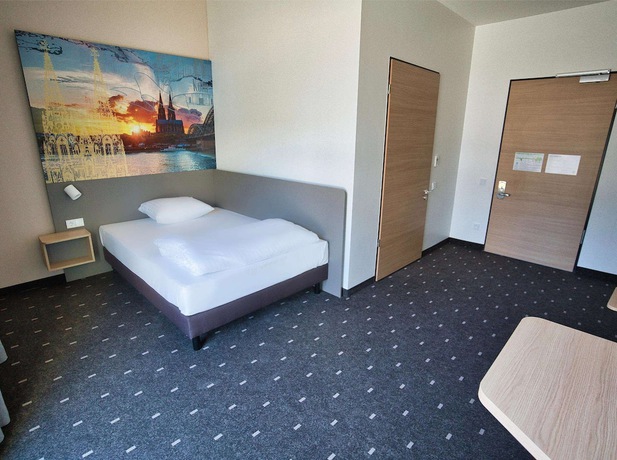 Imagen de la habitación del Hotel B&B Köln-city. Foto 8