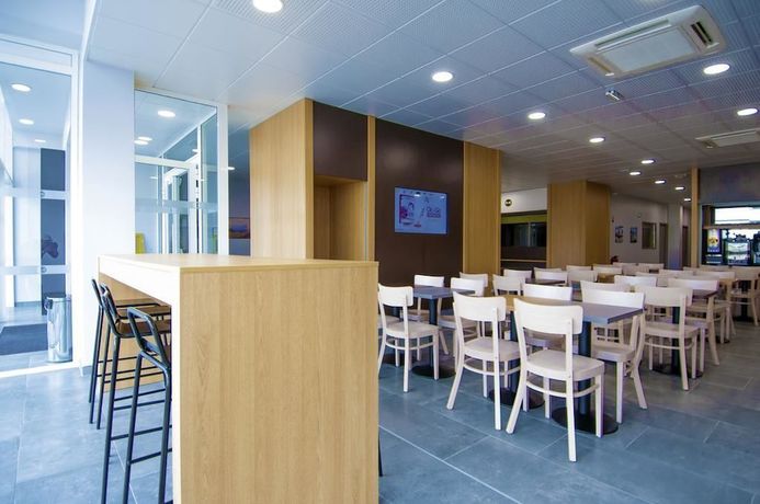 Imagen del bar/restaurante del Hotel B&B LA ROCHELLE Beaulieu Puilboreau. Foto 2