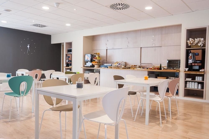 Imagen del bar/restaurante del Hotel B&B Las Rozas. Foto 6