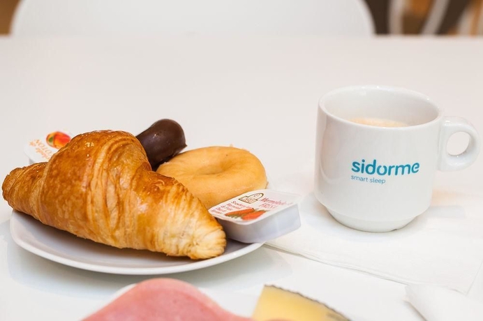 Imagen del bar/restaurante del Hotel B&B Las Rozas. Foto 8