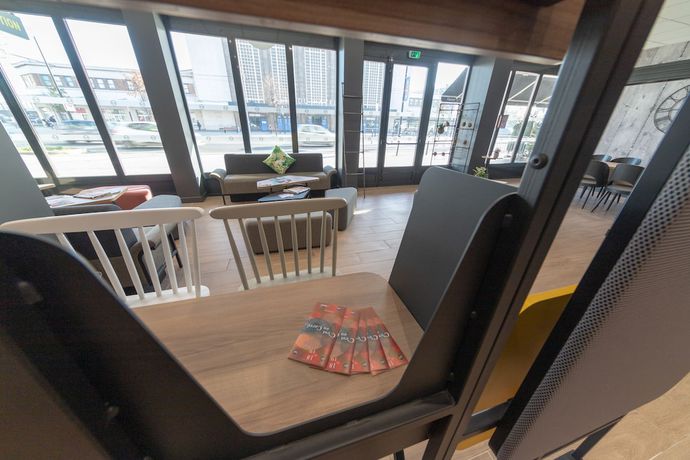 Imagen del bar/restaurante del Hotel B&B Le Havre Centre Gare 3 étoiles. Foto 3