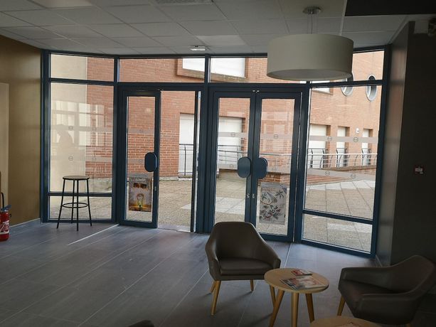 Imagen de los interiores del Hotel B&B Le Mans Centre 3 étoiles. Foto 18