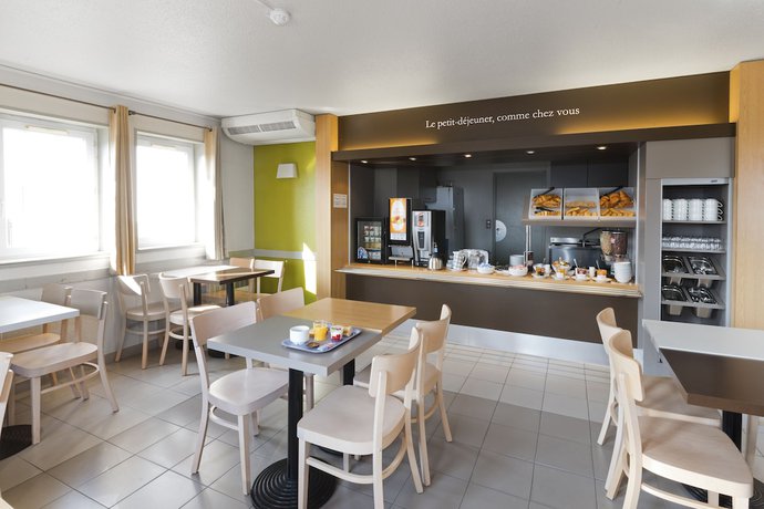 Imagen del bar/restaurante del Hotel B&B Le Mans Nord 1. Foto 4