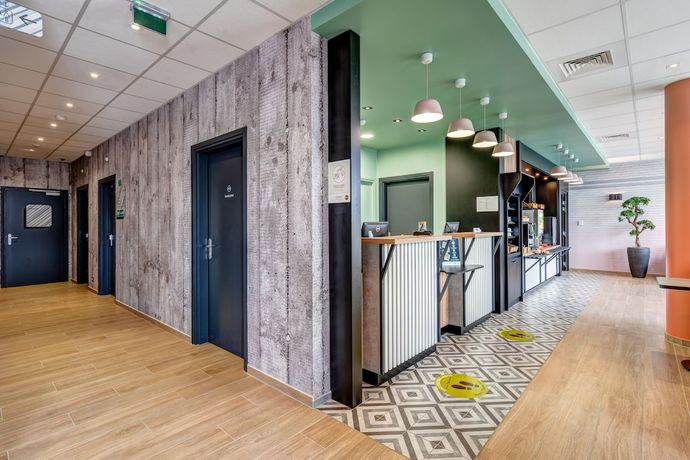 Imagen de los interiores del Hotel B&B Le Port- Marly St-Germain en Laye. Foto 17