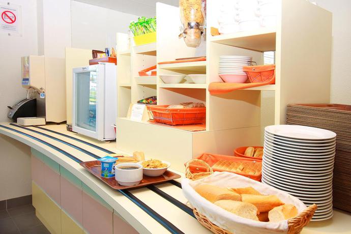 Imagen de los interiores del Hotel B&B Lisieux Parc des Expositions. Foto 7