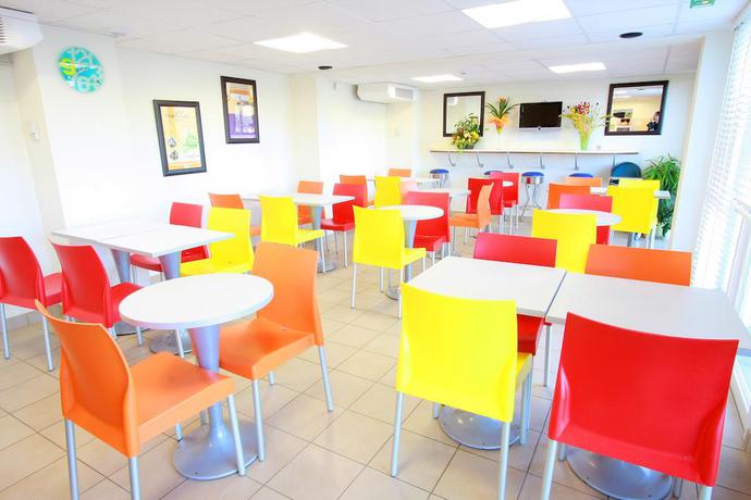 Imagen de los interiores del Hotel B&B Lisieux Parc des Expositions. Foto 8