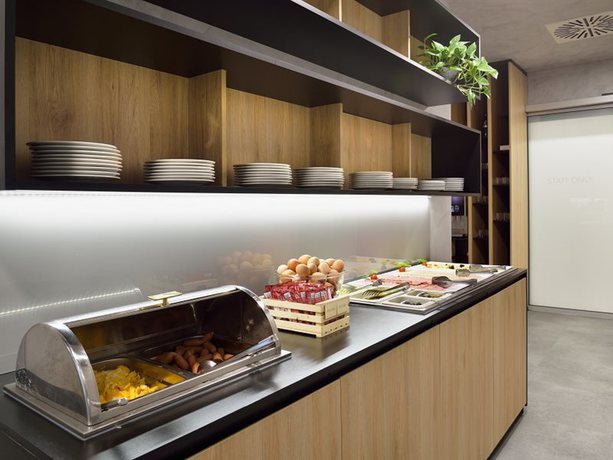 Imagen de los interiores del Hotel B&B Ljubljana Park. Foto 6