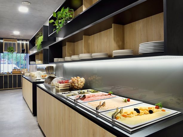 Imagen de los interiores del Hotel B&B Ljubljana Park. Foto 8