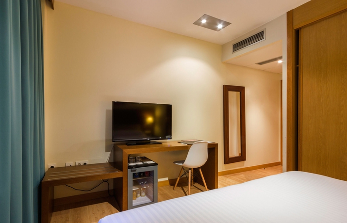 Imagen de la habitación del Hotel B&B Logroño Las Cañas. Foto 6