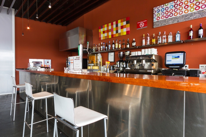 Imagen del bar/restaurante del Hotel B&B Logroño Las Cañas. Foto 5