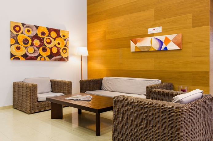 Imagen de los interiores del Hotel B&B Logroño Las Cañas. Foto 9