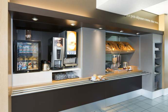 Imagen del bar/restaurante del Hotel B&B Lorient Lanester. Foto 7