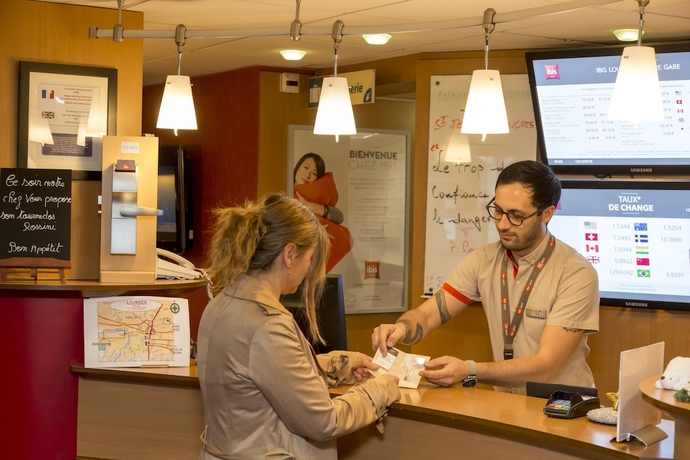 Imagen de los interiores del Hotel B&B Lourdes Centre. Foto 17