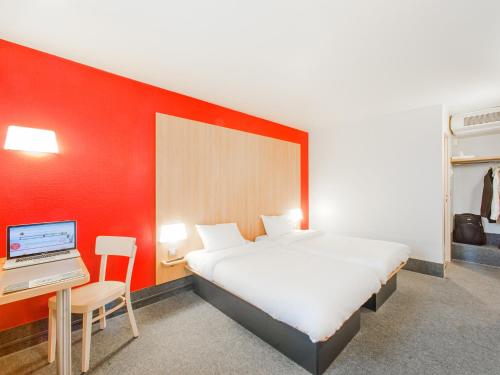 Imagen de la habitación del Hotel B&B Louveciennes, Versalles. Foto 8