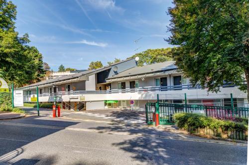 Imagen general del Hotel B&B Louveciennes, Versalles. Foto 2