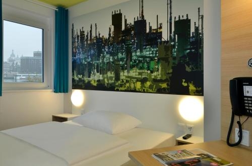 Imagen de la habitación del Hotel B&B Ludwigshafen. Foto 6