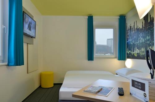 Imagen de la habitación del Hotel B&B Ludwigshafen. Foto 7