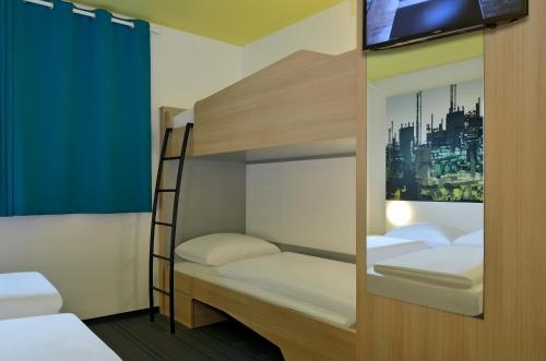 Imagen de la habitación del Hotel B&B Ludwigshafen. Foto 10