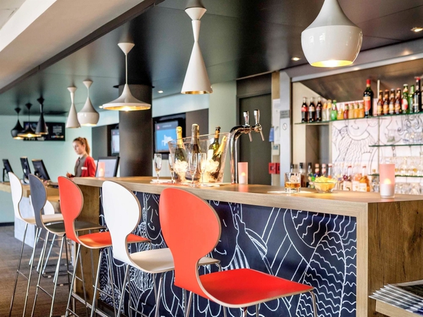 Imagen del bar/restaurante del Hotel B&B Lyon Eurexpo Bron. Foto 6