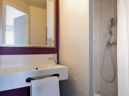 Imagen de la habitación del Hotel B&B Lyon Grand Stade Meyzieu. Foto 7