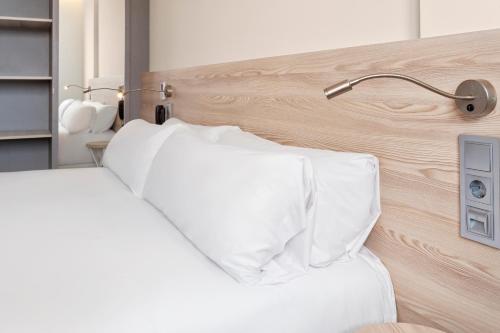 Imagen de la habitación del Hotel B&B Málaga Centro. Foto 9