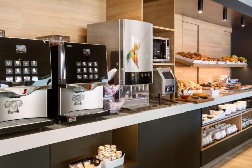 Imagen del bar/restaurante del Hotel B&B Málaga Centro. Foto 2