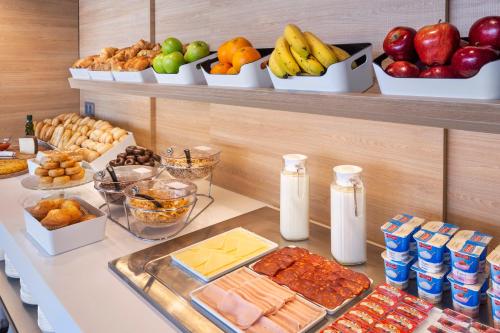 Imagen del bar/restaurante del Hotel B&B Málaga Centro. Foto 4