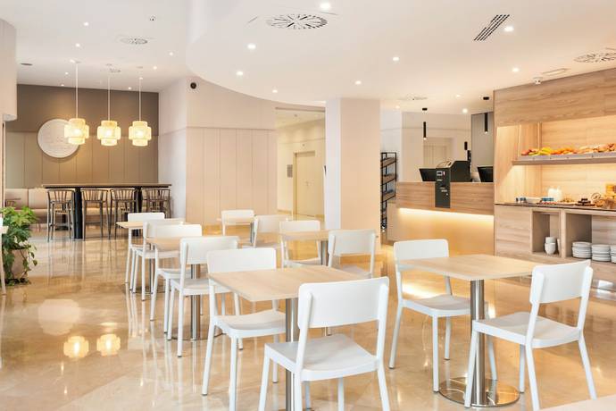 Imagen del bar/restaurante del Hotel B&B Madrid Arganda. Foto 2