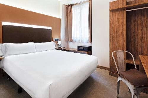 Imagen de la habitación del Hotel B&B Madrid Centro Plaza Mayor. Foto 8