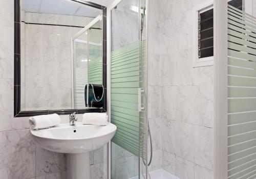 Imagen de la habitación del Hotel B&B Madrid Centro Plaza Mayor. Foto 9