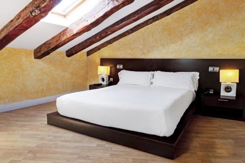 Imagen de la habitación del Hotel B&B Madrid Centro Plaza Mayor. Foto 10