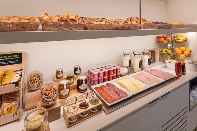 Imagen del bar/restaurante del Hotel B&B Madrid Fuenlabrada. Foto 5