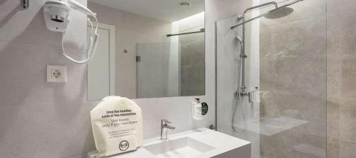 Imagen de la habitación del Hotel B&B Madrid Fuenlabrada Retail Park. Foto 8