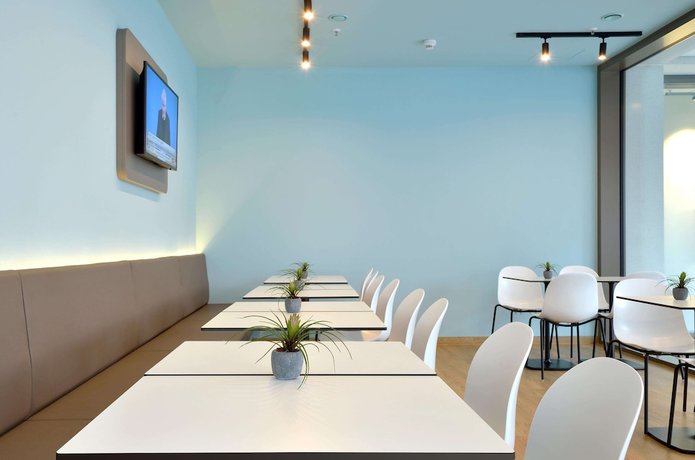 Imagen del bar/restaurante del Hotel B&B Marburg. Foto 4