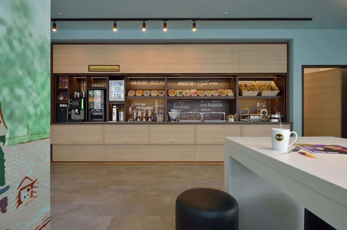 Imagen del bar/restaurante del Hotel B&B Marburg. Foto 9