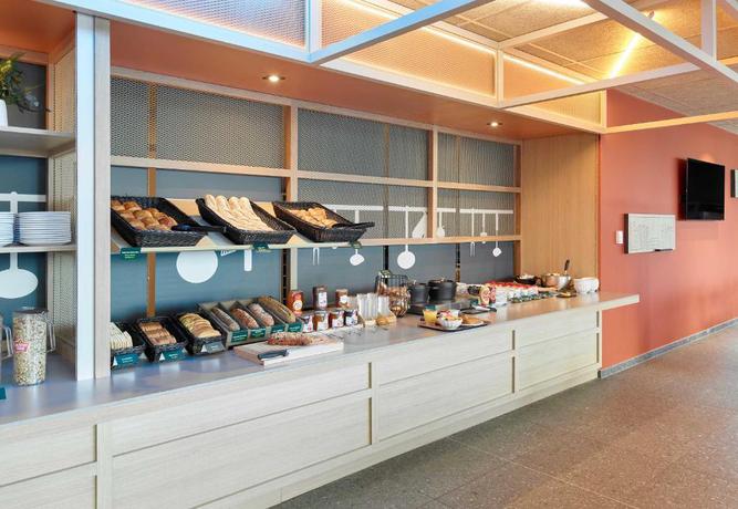 Imagen del bar/restaurante del Hotel B&B Marne-La-Vall&eacute;e Val D'Europe. Foto 4