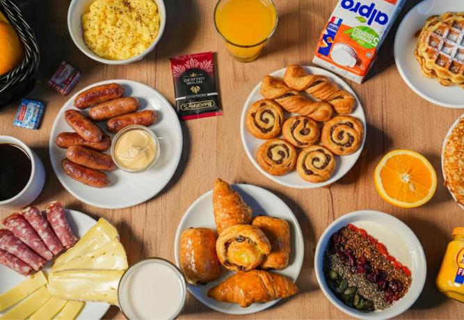 Imagen del bar/restaurante del Hotel B&B Marne-La-Vall&eacute;e Val D'Europe. Foto 7