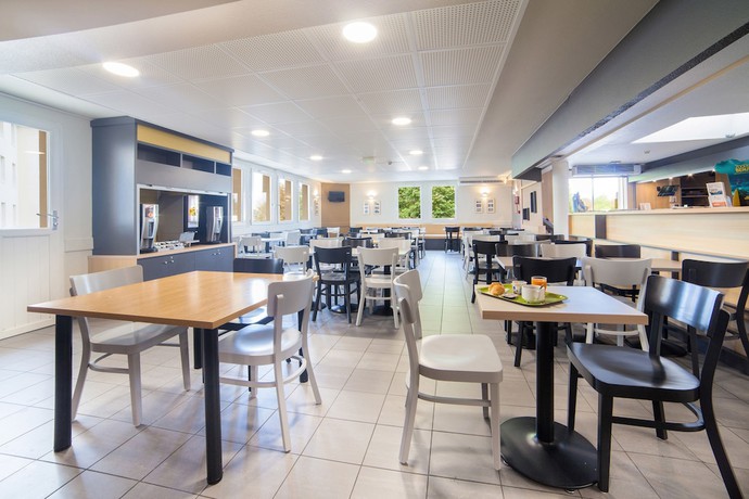 Imagen del bar/restaurante del Hotel B&B Marne-la-Vall&eacute;e Bussy-Saint-Georges. Foto 3