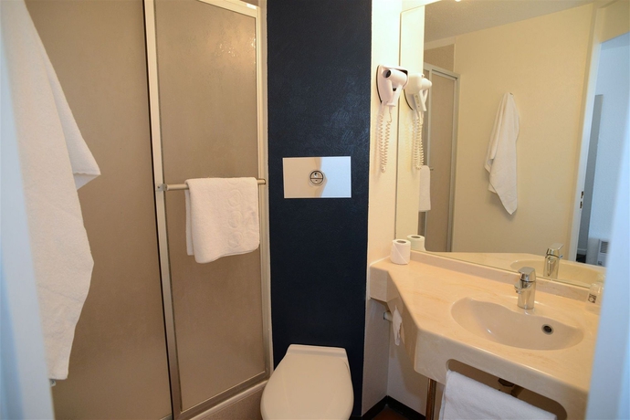 Imagen de la habitación del Hotel B&B Marne-la-Vallée Chelles 3 étoiles. Foto 8